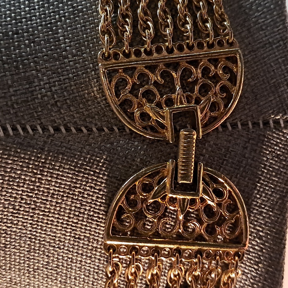 Goldette gold tone signed statement necklace - Picture 3 of 5